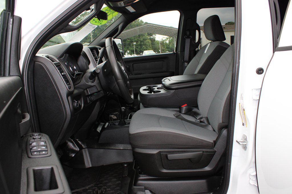 Used 2024 RAM 5500 Tradesman w/ Chrome Appearance Group AWD/4WD image 19