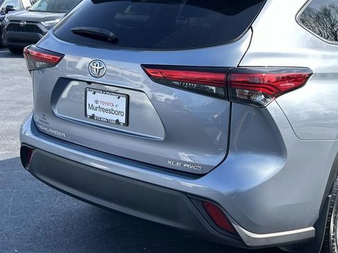 Used 2023 Toyota Highlander XLE image 11