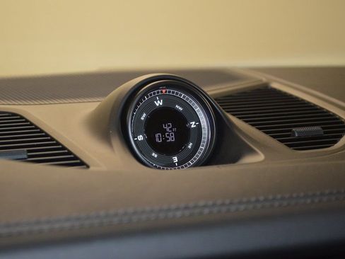 Certified 2024 Porsche Cayenne Coupe image 25