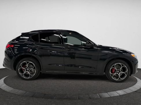 Used 2023 Alfa Romeo Stelvio Veloce image 10