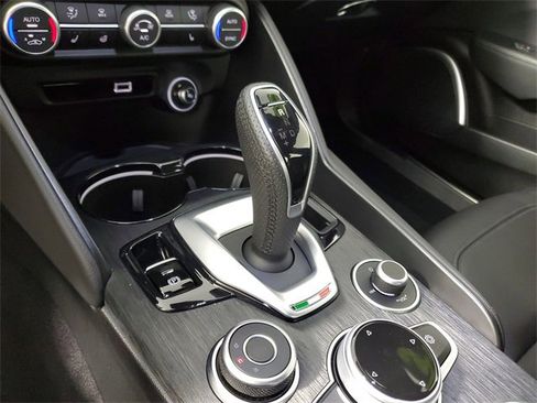 Used 2022 Alfa Romeo Giulia Sprint image 28