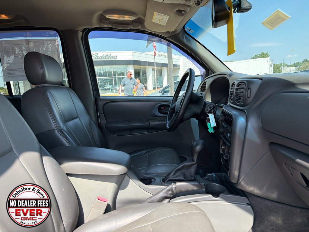 Used 2004 Chevrolet TrailBlazer LT w/ LT Preferred Equipment Group AWD/4WD image 2