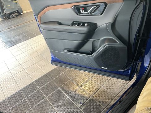 Used 2025 Subaru Forester Sport w/ Popular Package #1 AWD/4WD image 8