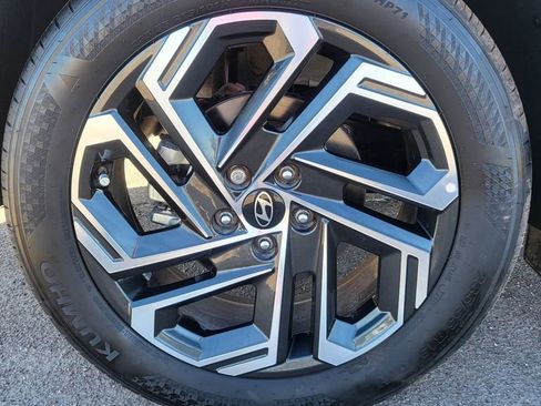Used 2025 Hyundai Tucson Limited FWD image 16