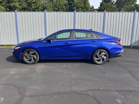 Used 2025 Hyundai Elantra SEL FWD image 1
