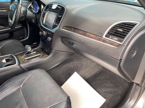 Used 2014 Chrysler 300 C image 27