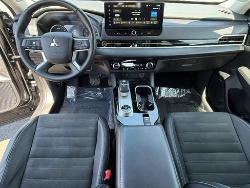 Used 2025 Mitsubishi Outlander SE AWD/4WD image 26