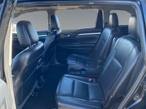 Used 2019 Toyota Highlander XLE image 13