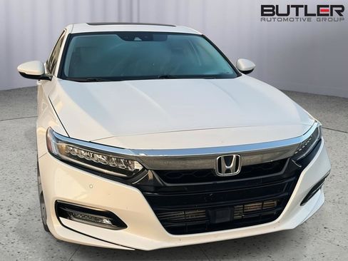 Used 2018 Honda Accord Touring image 4
