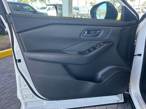 Used 2024 Nissan Rogue S AWD/4WD image 34