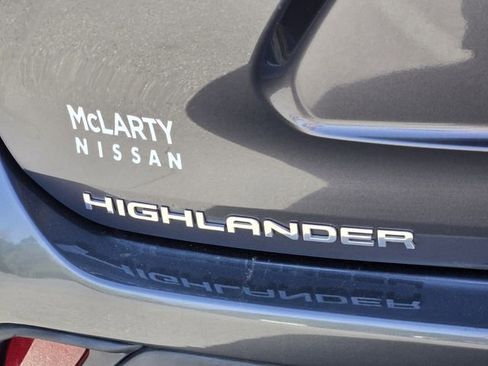 Used 2021 Toyota Highlander LE image 16