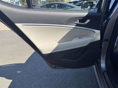 Used 2025 Genesis G70 2.5T image 10