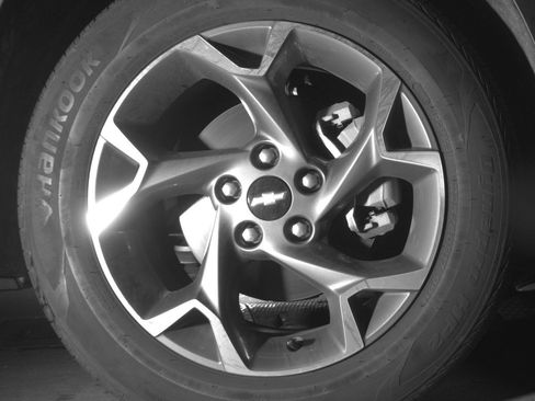 Used 2025 Chevrolet Trax LT FWD image 13