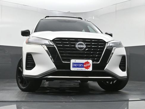 Used 2024 Nissan Kicks SR FWD image 23