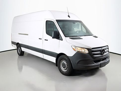 Used 2022 Mercedes-Benz Sprinter 2500 image 2