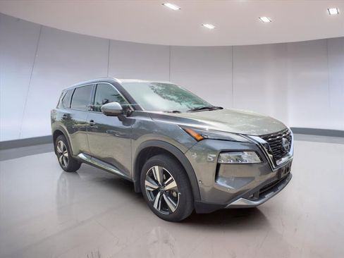 Used 2022 Nissan Rogue SL w/ SL Premium Package image 1