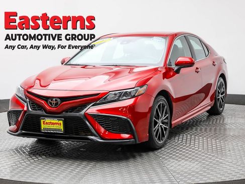Used 2024 Toyota Camry SE FWD image 1