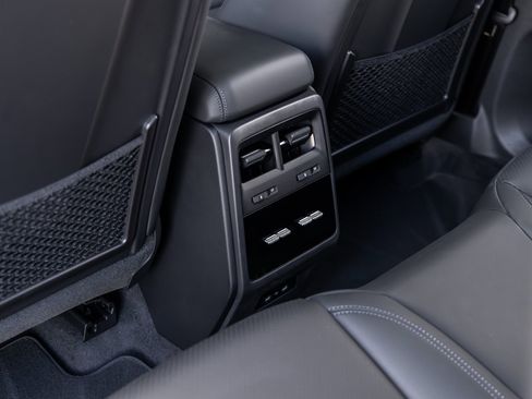 New 2025 Porsche Macan 4S Electric image 38