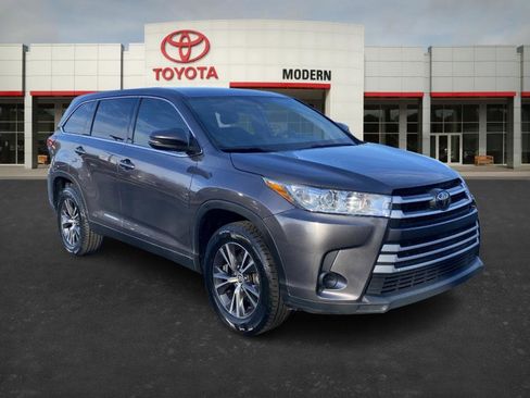 Used 2019 Toyota Highlander LE image 3