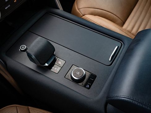 Used 2023 Land Rover Discovery S R-Dynamic image 39