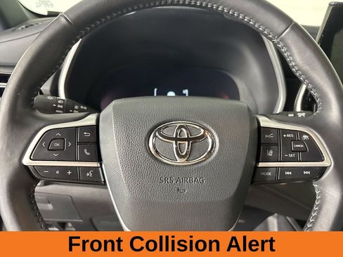 Used 2025 Toyota Highlander XSE AWD/4WD image 14