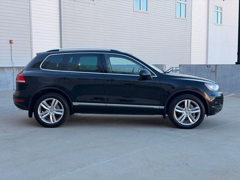 Used 2013 Volkswagen Touareg TDI AWD/4WD image 2