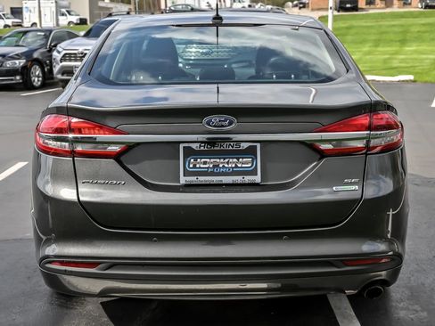 Used 2017 Ford Fusion SE w/ Fusion SE Technology Package FWD image 9