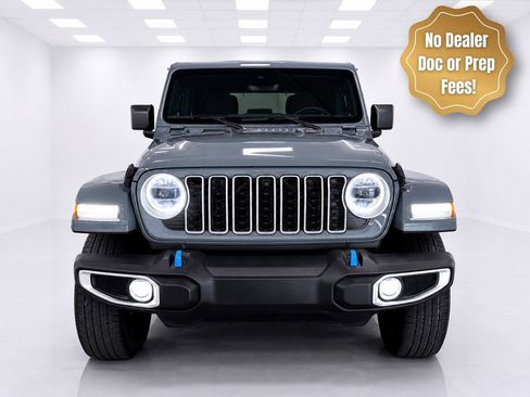 Used 2024 Jeep Wrangler Unlimited Sahara w/ Technology Group AWD/4WD image 3
