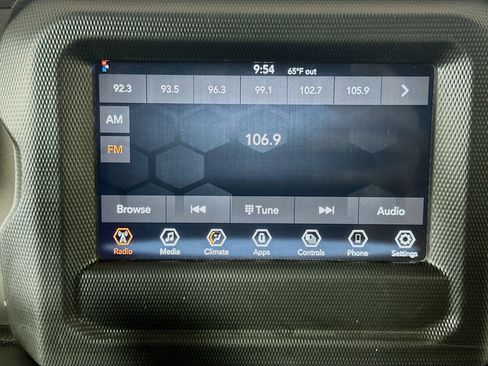 Used 2022 Jeep Wrangler Sport S image 19