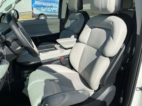 New 2026 Lincoln Navigator L Reserve image 13