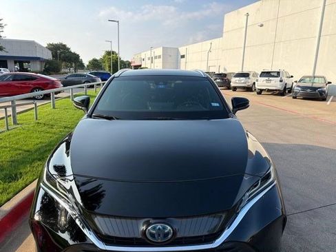 Used 2022 Toyota Venza XLE AWD/4WD image 2