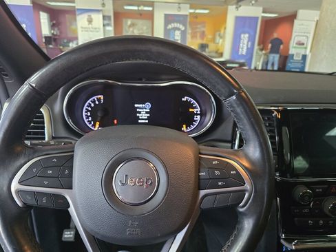 Used 2019 Jeep Grand Cherokee Altitude image 29