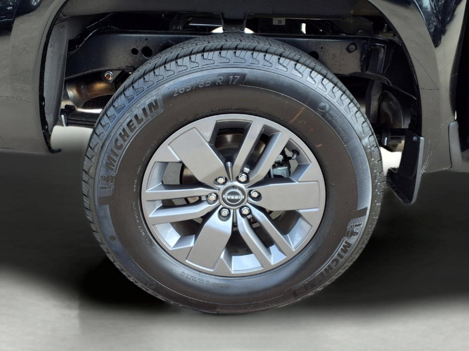 Used 2026 Nissan Frontier SV AWD/4WD image 9