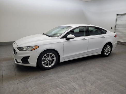 Used 2019 Ford Fusion SE FWD image 2