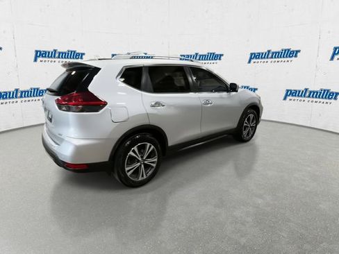 Used 2019 Nissan Rogue SV w/ Premium Package FWD image 11