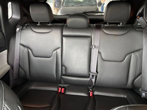 Used 2025 Jeep Compass Limited image 39