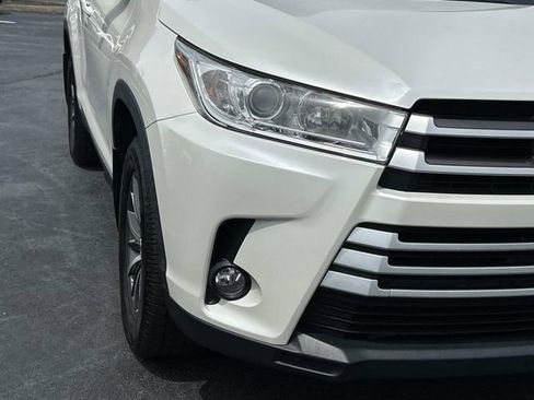 Used 2019 Toyota Highlander XLE AWD/4WD image 10