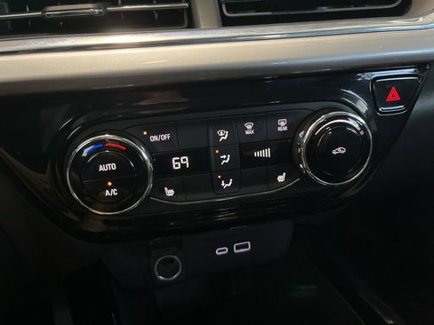 Used 2025 Chevrolet Trax LT w/ Driver Confidence Package FWD image 14