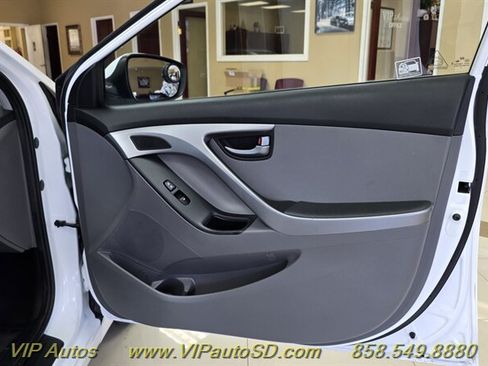 Used 2016 Hyundai Elantra SE FWD image 12