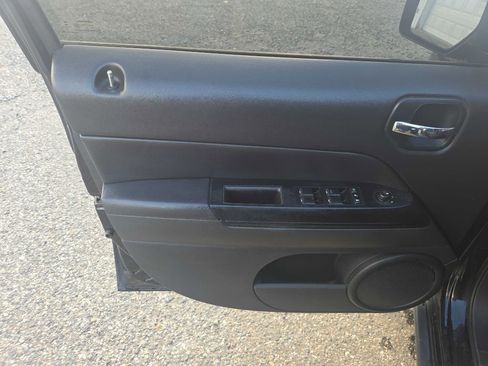 Used 2014 Jeep Patriot Sport w/ Power Value Group image 9