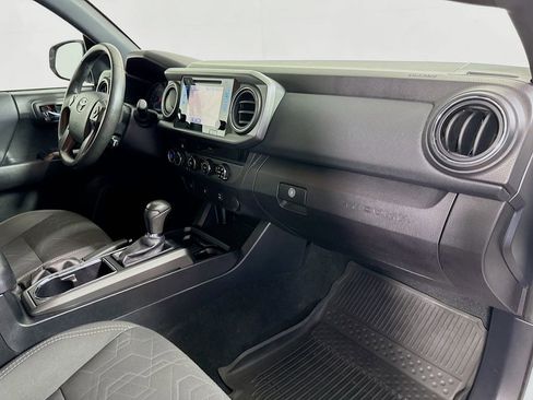 Used 2017 Toyota Tacoma TRD Off-Road w/ Tow Package (A/T) image 27