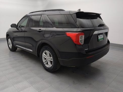Used 2023 Ford Explorer XLT image 3