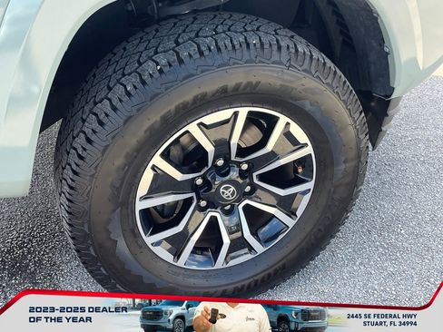 Used 2022 Toyota Tacoma TRD Sport w/ Technology Package image 21
