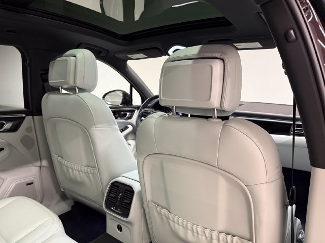 Certified 2026 Porsche Macan Turbo AWD/4WD image 28