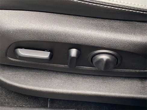 Used 2019 Chevrolet Equinox Premier image 16