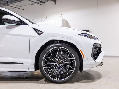 Used 2025 Lamborghini Urus SE image 23