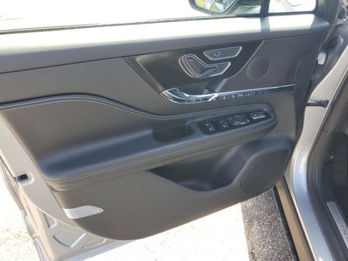 Certified 2024 Lincoln Corsair AWD w/ Equipment Group 101A image 9