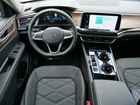 New 2026 Volkswagen Atlas SE image 9
