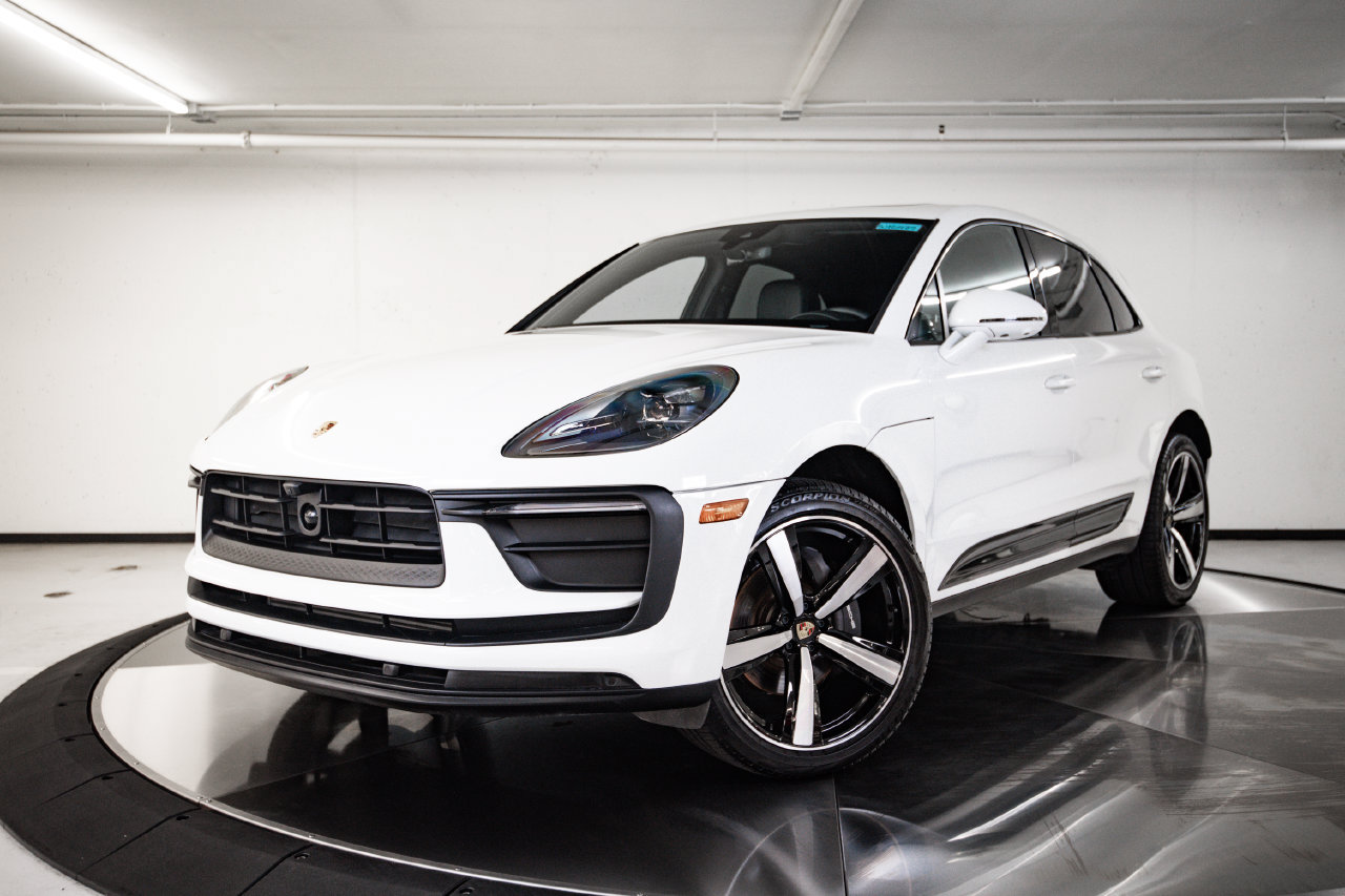 Certified 2026 Porsche Macan AWD/4WD image 1