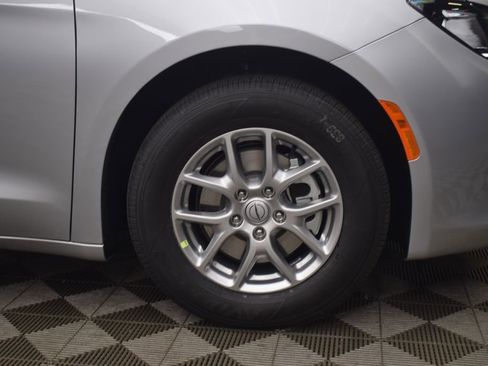 New 2026 Chrysler Voyager LX image 7